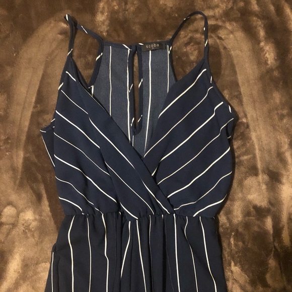 Striped Capri jumpsuit - Picture 3 of 8
